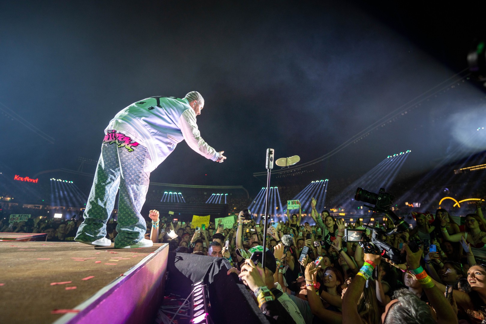 J Balvin at Cluj Arena in Cluj-Napoca on August 7, 2022 (c09b4a5e7b)