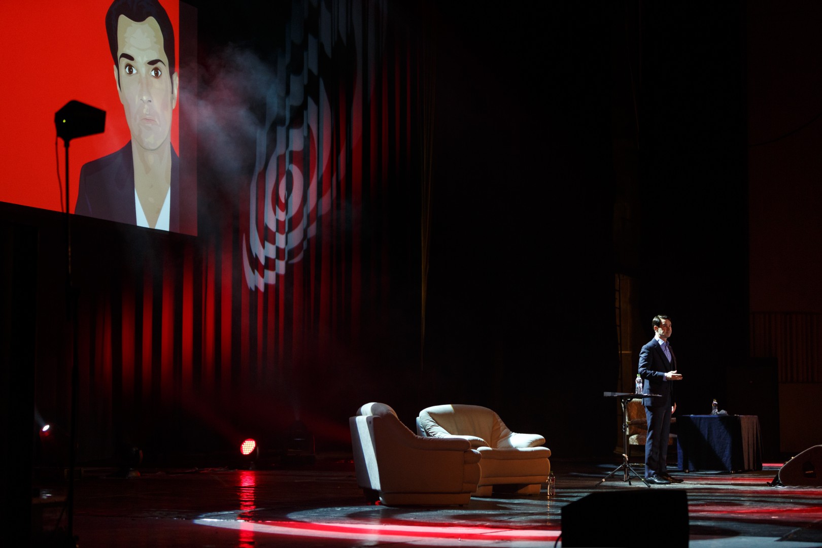 Jimmy Carr at Sala Palatului in Bucharest on June 3, 2015 (f5701a74a2)