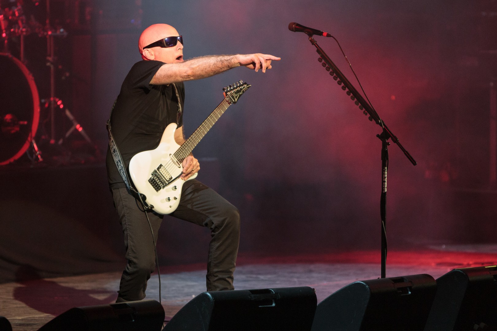 Joe Satriani at Sala Palatului in Bucharest on May 20, 2013 (6e87bdd947)