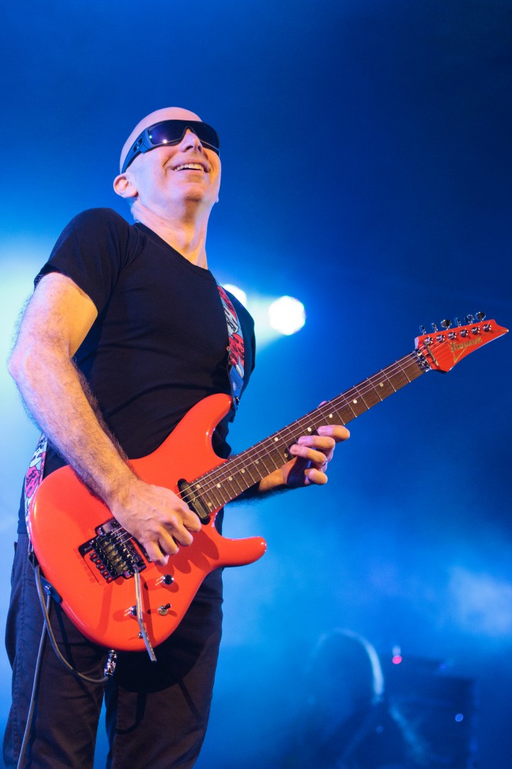 Joe Satriani at Sala Palatului in Bucharest on May 20, 2013 (db07c850f4)