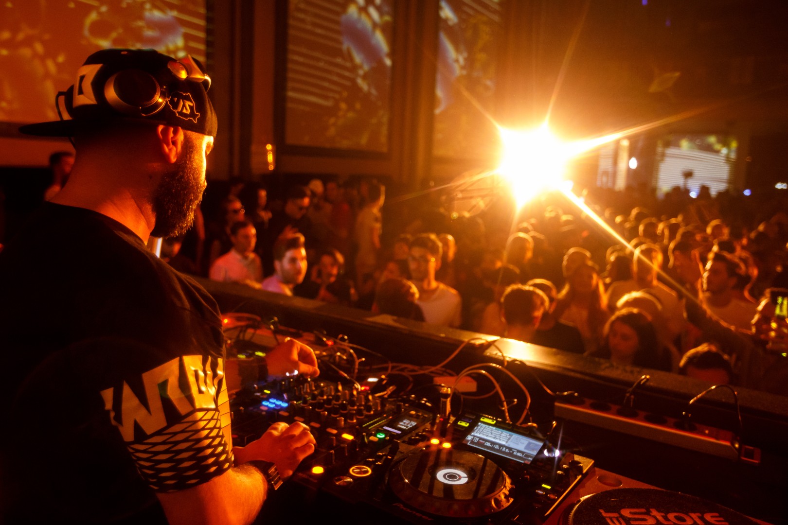 Kosta at Kristal Club in Bucharest on May 29, 2016 (1f977edd0d)