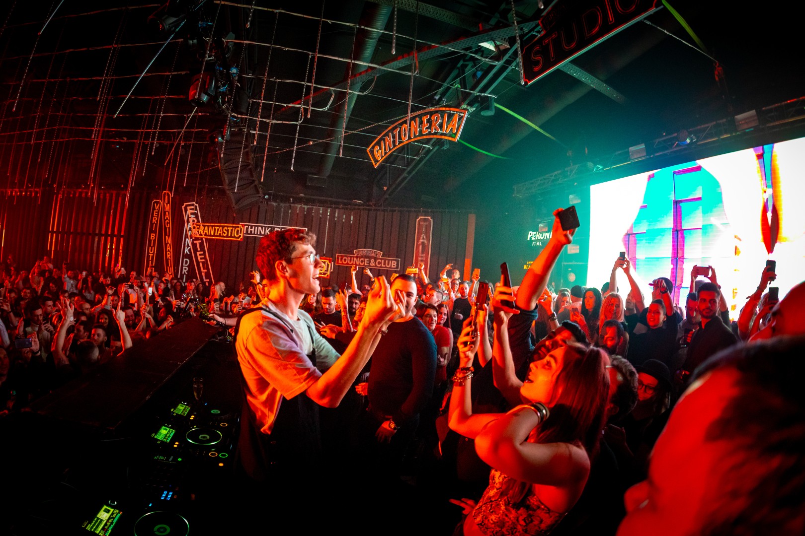 Lost Frequencies at Fratelli Studios in Bucharest on January 27, 2019 (88b95d23fe)