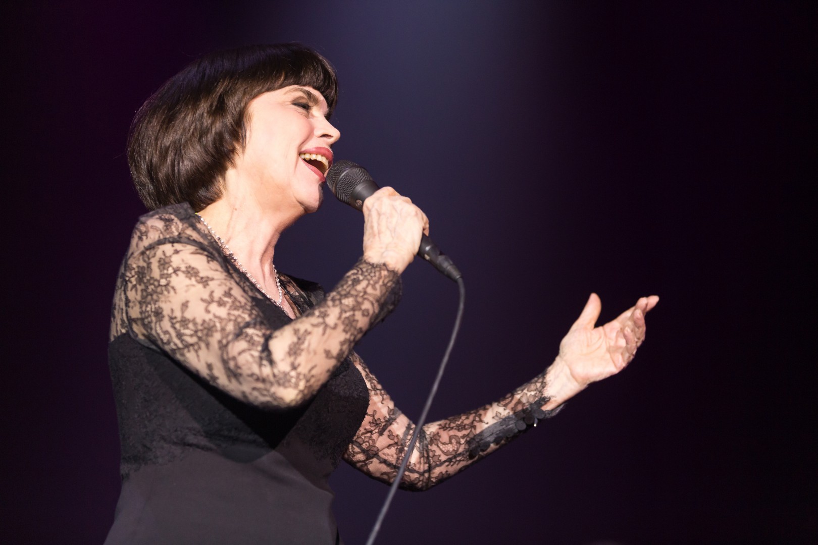 Mireille Mathieu at Sala Palatului in Bucharest on March 24, 2014 (4be1f681f0)