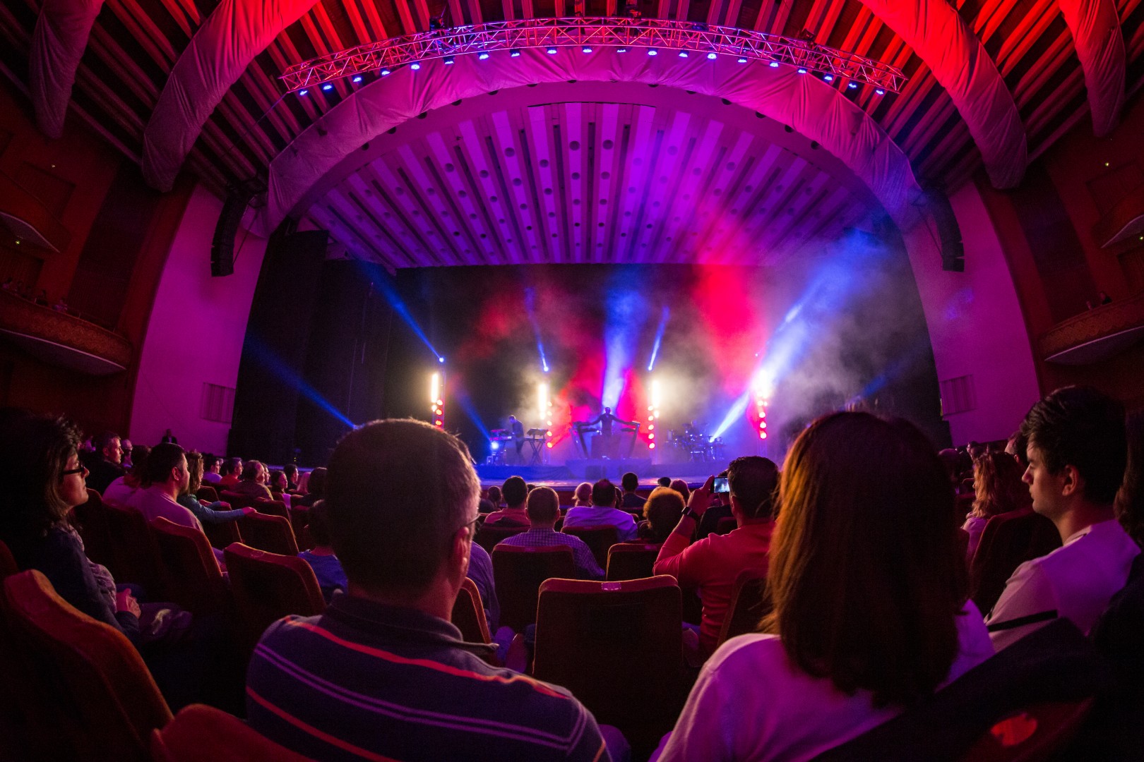 People at Sala Palatului in Bucharest on October 21, 2016 (ea2dcd117c)