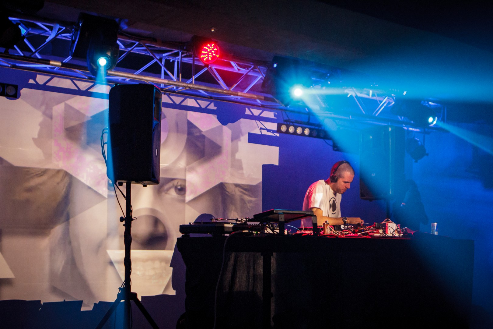 Phaeleh at Atelierul de Producăie in Bucharest on December 7, 2013 (0206cee75a)