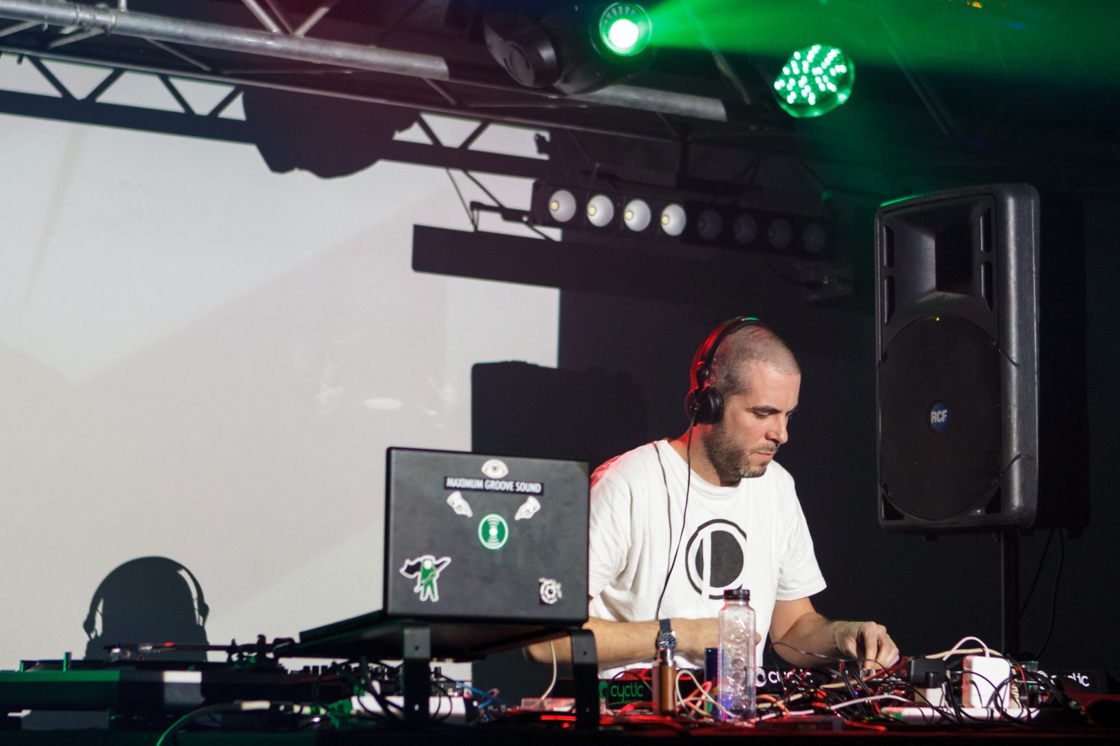 Phaeleh at Atelierul de Producăie in Bucharest on December 7, 2013 (cad2ada94e)