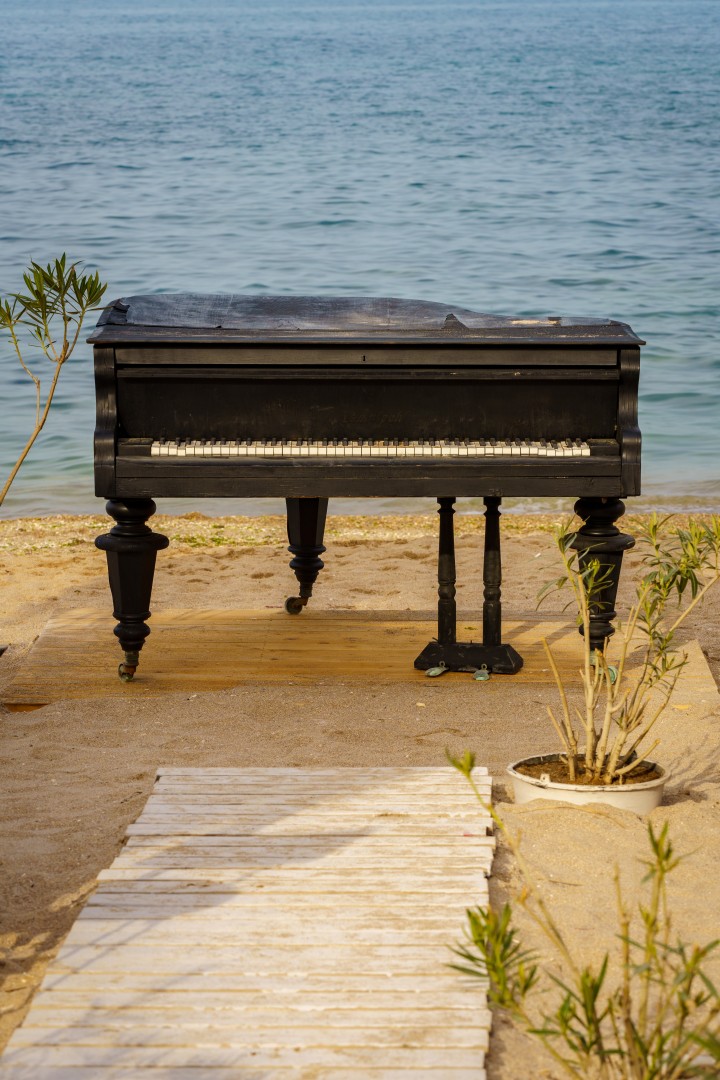 Piano at Yuva Beach Bar in Vama Veche on May 1, 2021 (d1e47fe3d5)