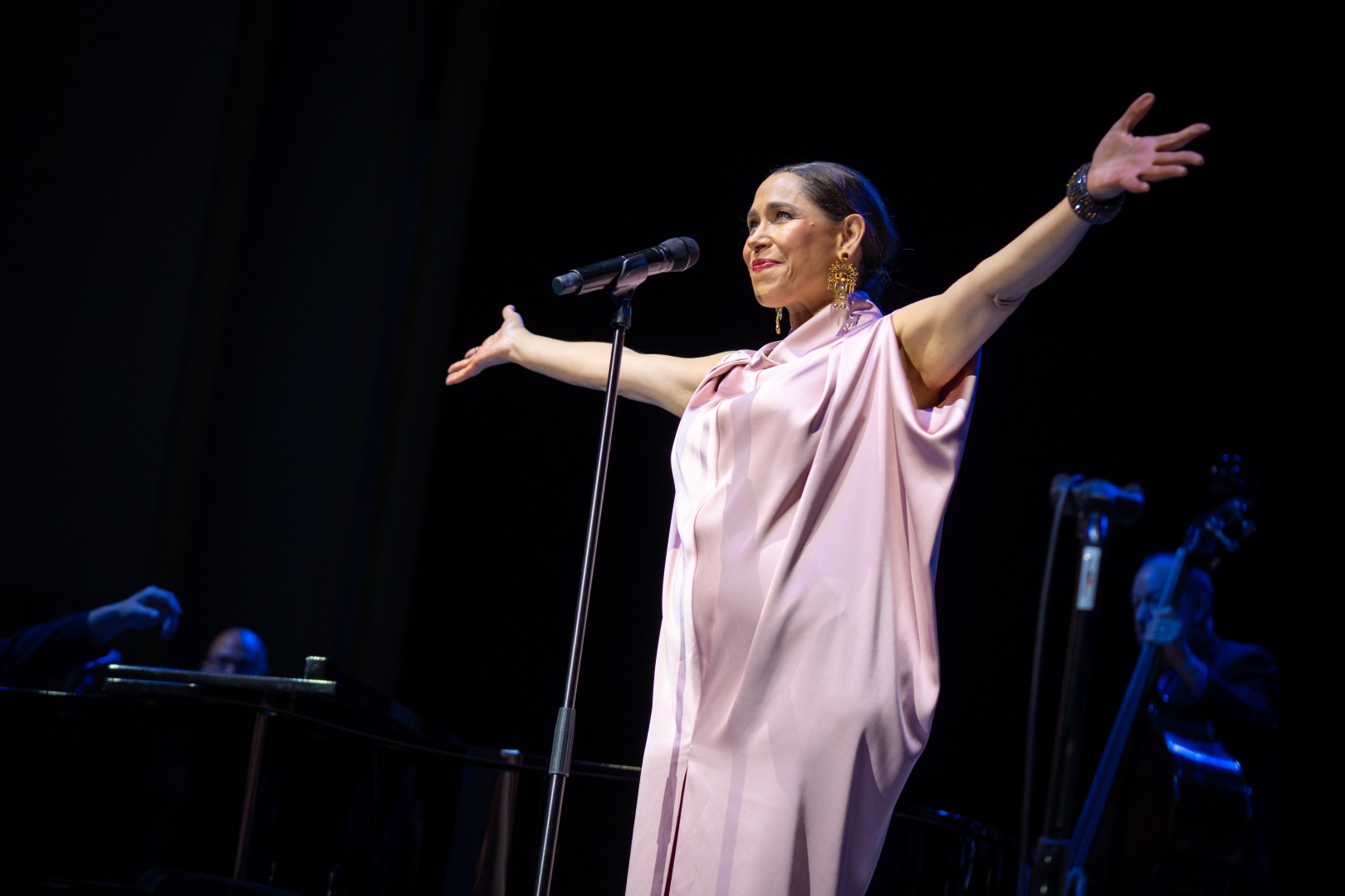 Pink Martini at Sala Palatului in Bucharest on April 9, 2022 (39a49e521f)