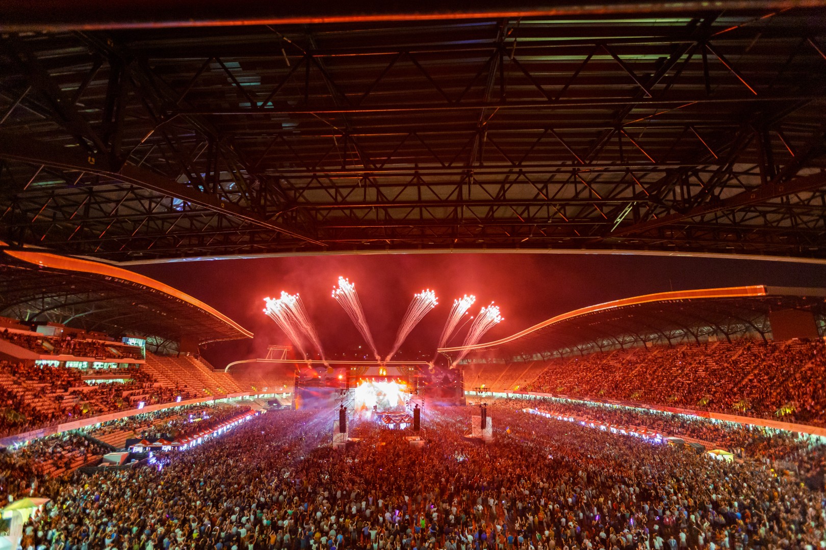 Public at Cluj Arena in Bucharest on August 2, 2015 (79dee9914d)