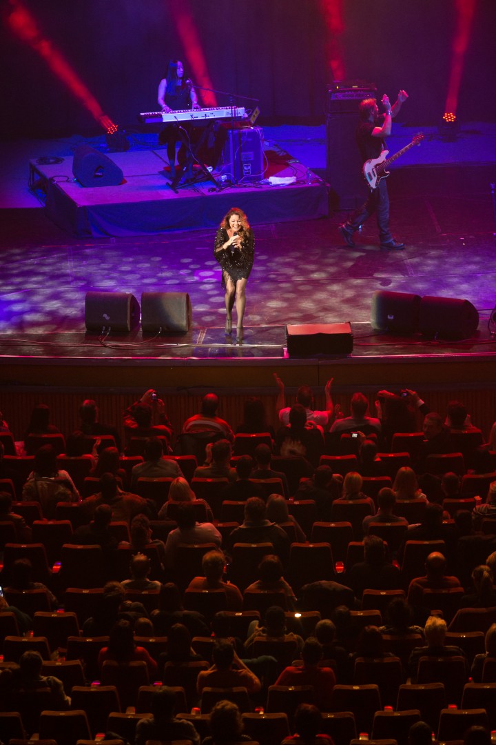 Sandra at Sala Palatului in Bucharest on December 2, 2014 (5b27e9c92c)