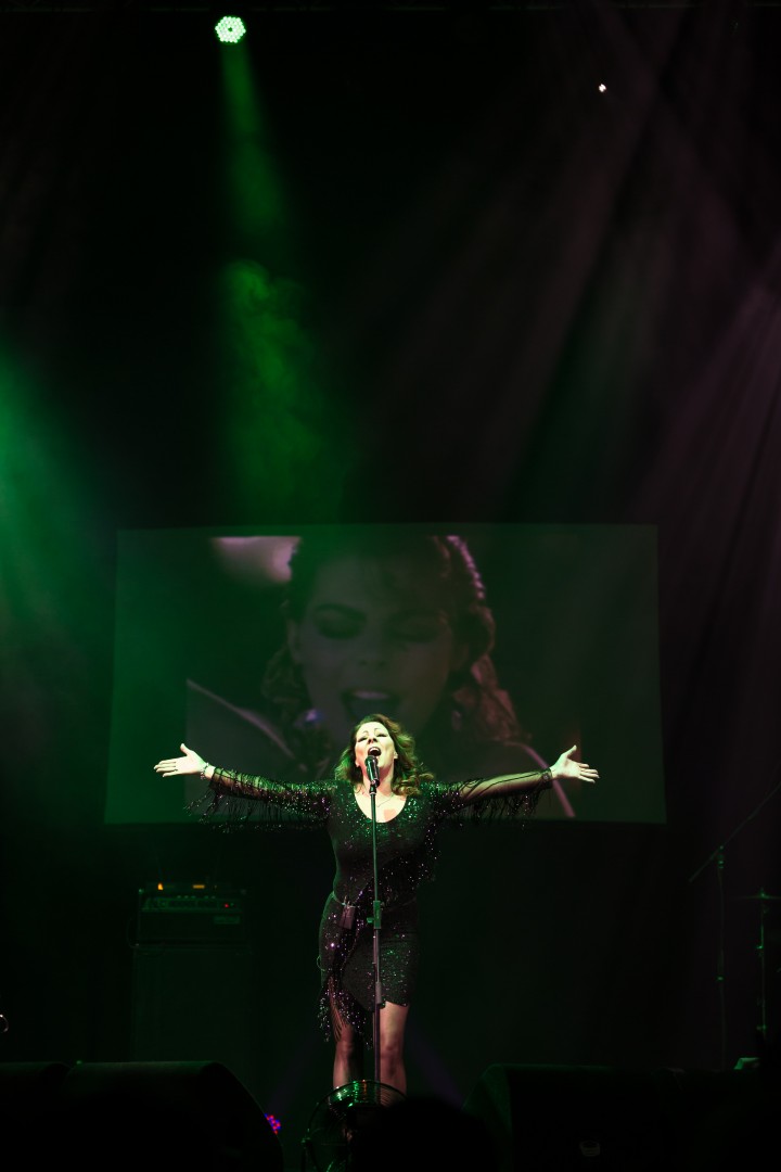 Sandra at Sala Palatului in Bucharest on December 2, 2014 (d876c71e27)