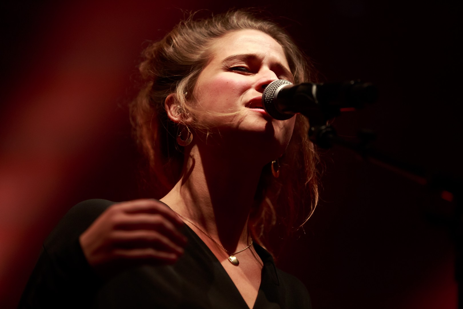 Selah Sue at Arenele Romane in Bucharest on May 13, 2015 (152eab7cfa)