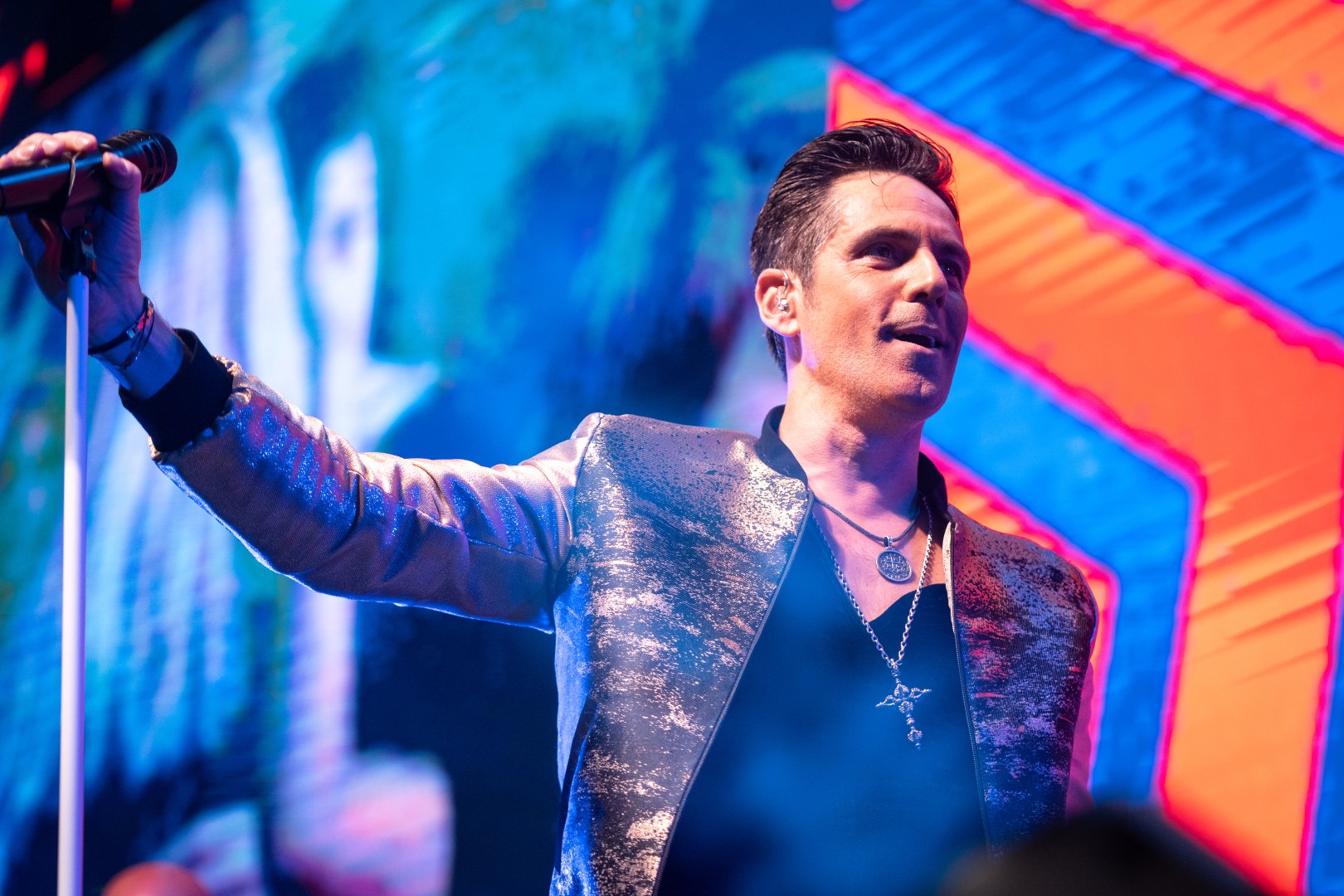 Ștefan Bănică at Berăria H in Bucharest on December 21, 2021 (bb840ac18f)