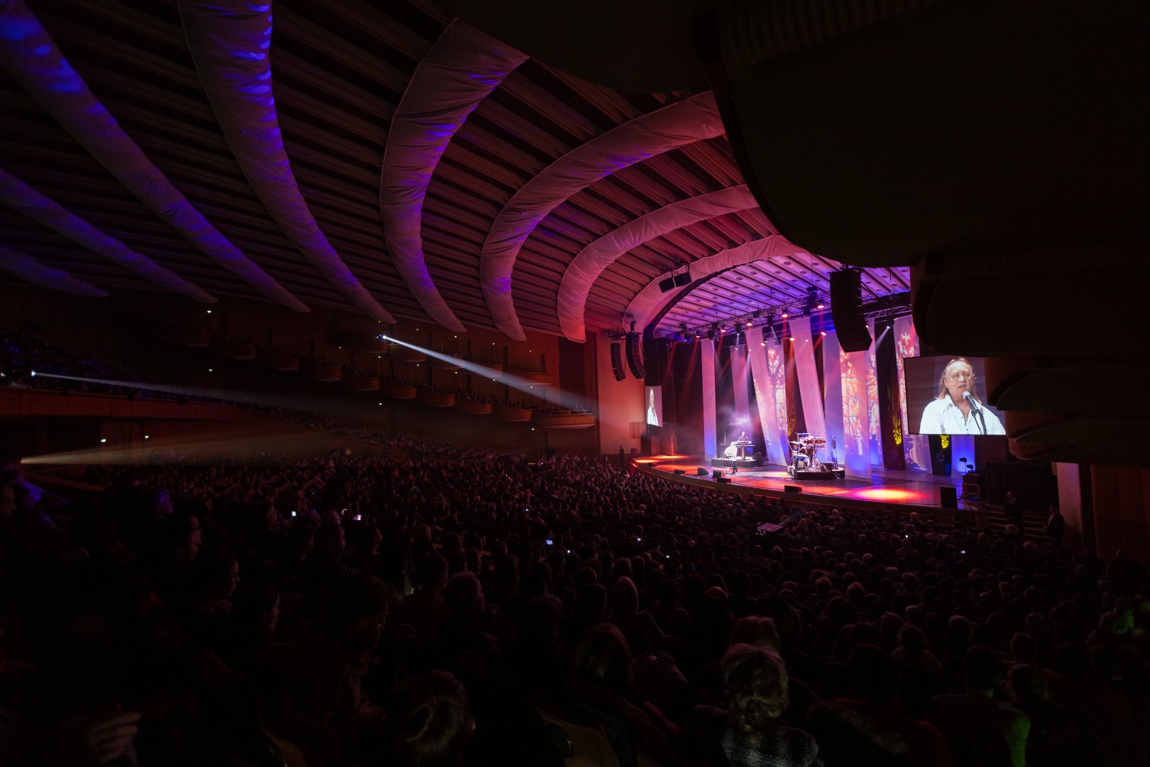 È˜tefan Hrușcă at Sala Palatului in Bucharest on December 15, 2014 (6a0cec14e7)