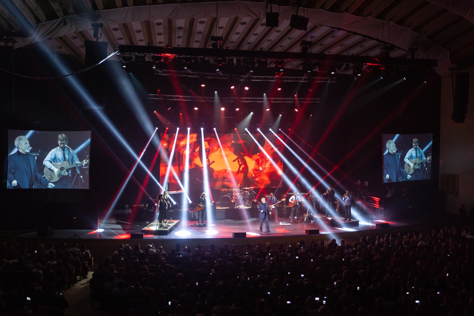 Tom Jones at Sala Palatului in Bucharest on November 1, 2013 (6ad0f48f46)