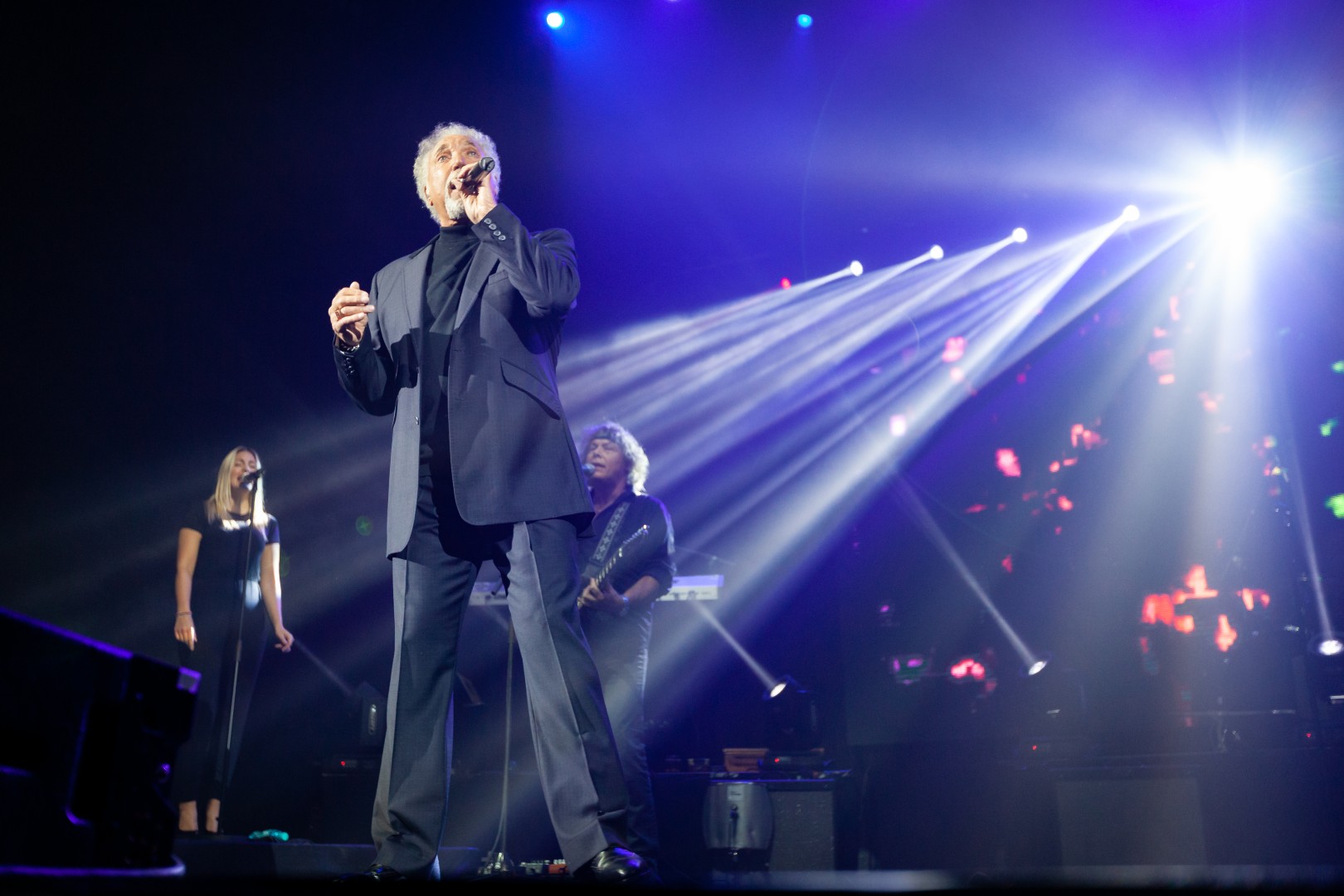 Tom Jones at Sala Palatului in Bucharest on November 1, 2013 (c4c2cc47e7)