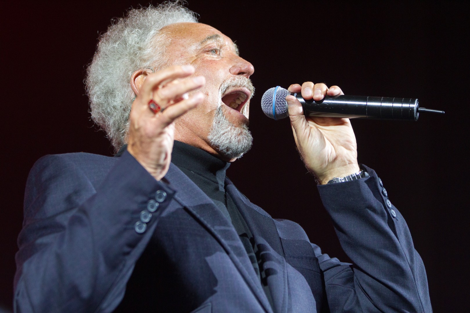 Tom Jones at Sala Palatului in Bucharest on October 31, 2013 (e7712009c7)