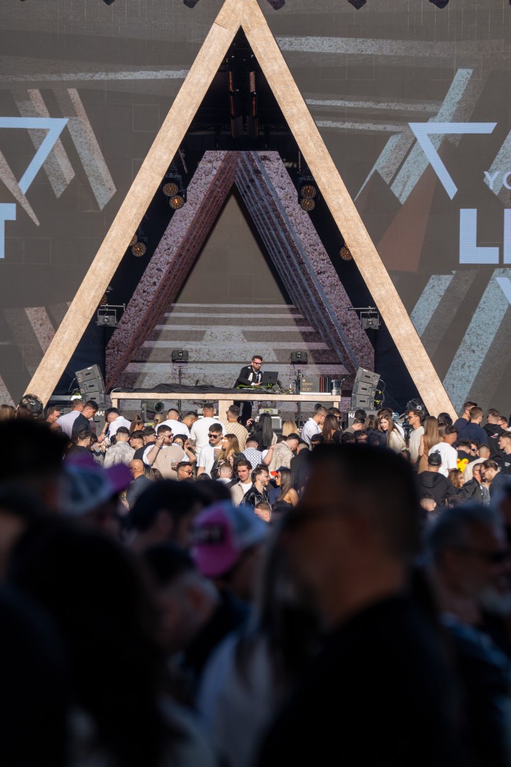 U-Gin in Mamaia on May 1, 2025 (982fe8585c)