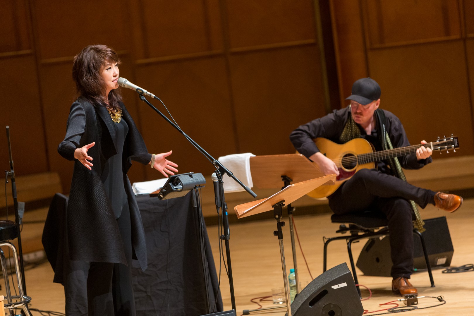 Youn Sun Nah & Ulf Wakenius at Sala Radio "Mihail Jora" in Bucharest on October 14, 2014 (829a28b452)