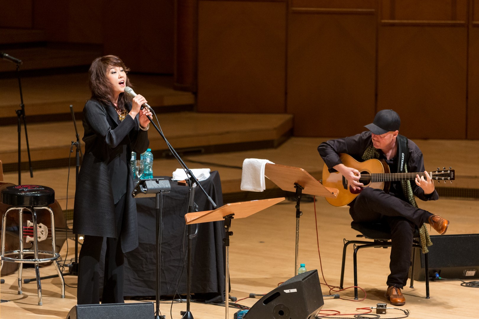 Youn Sun Nah & Ulf Wakenius at Sala Radio "Mihail Jora" in Bucharest on October 14, 2014 (f1c7218326)