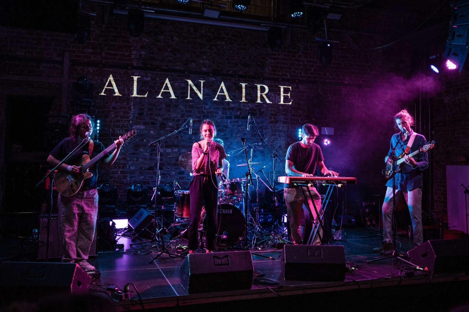 Alanaire in Bucharest on January 5, 2018 (7cd6859f28)