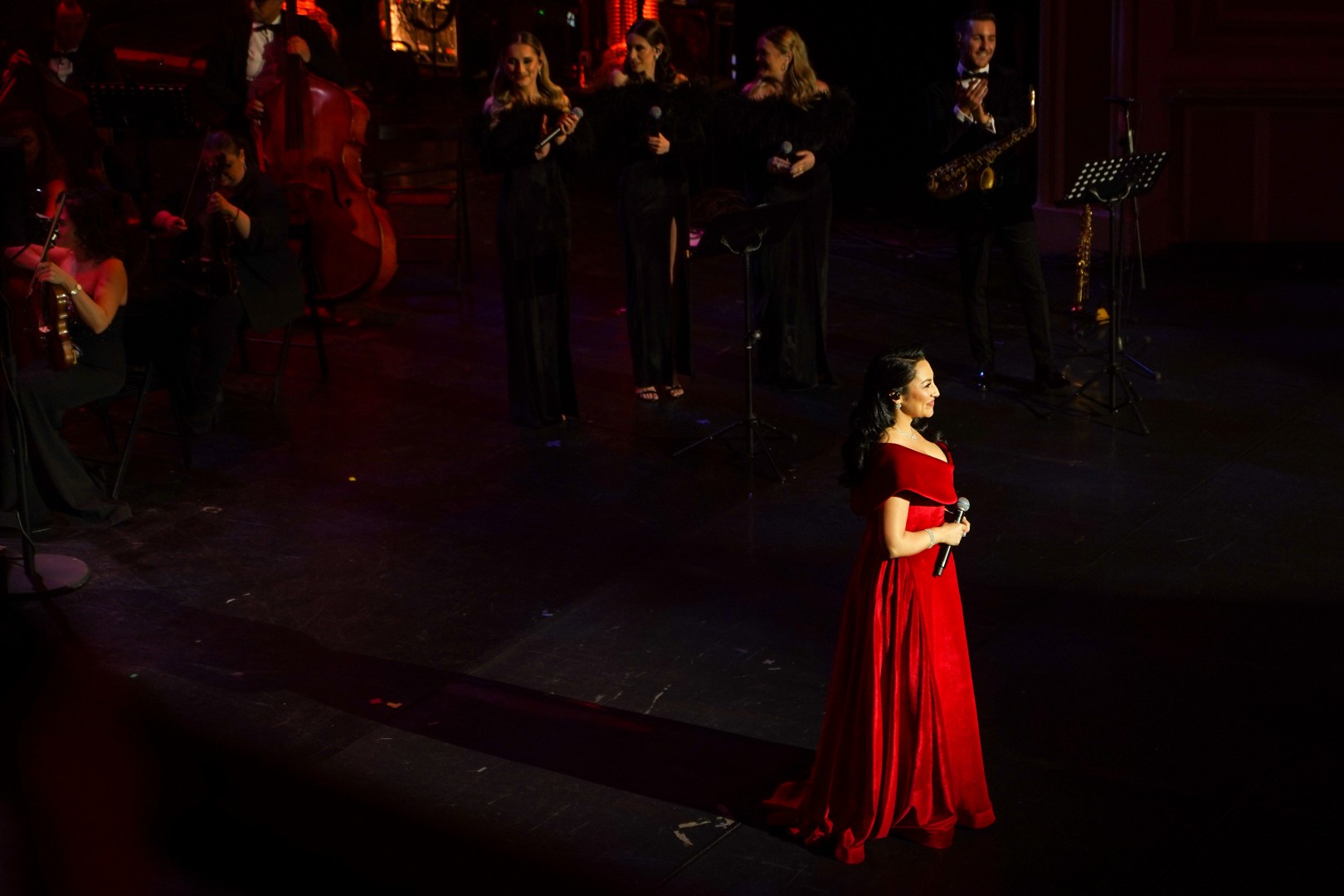 Andra at Opera Națională București in Bucharest on December 5, 2022 (147e576a77)