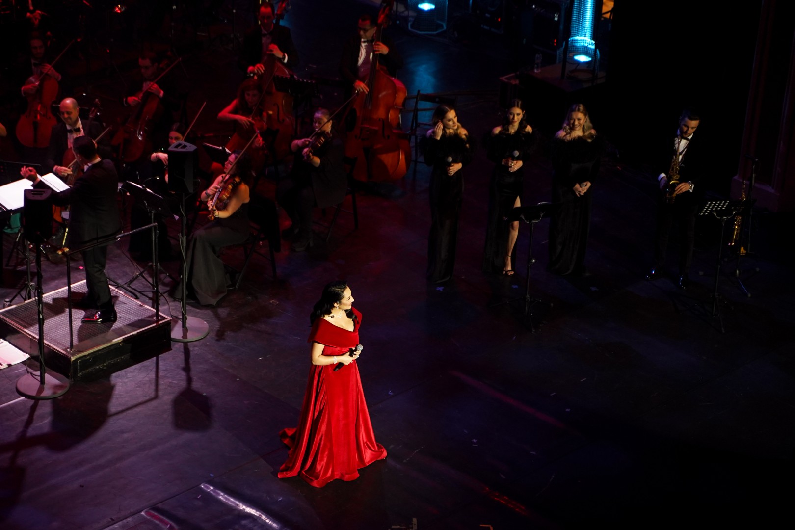 Andra at Opera Națională București in Bucharest on December 5, 2022 (8d0360827f)