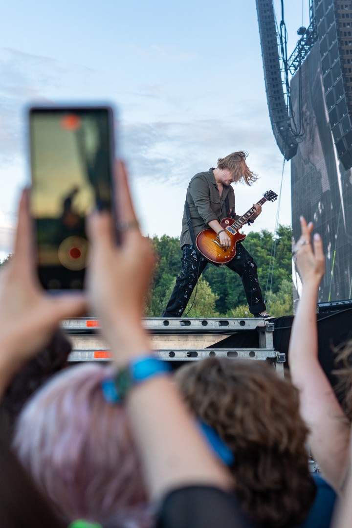 Nothing But Thieves in Bontida on July 22, 2023 (579f05d3b0)