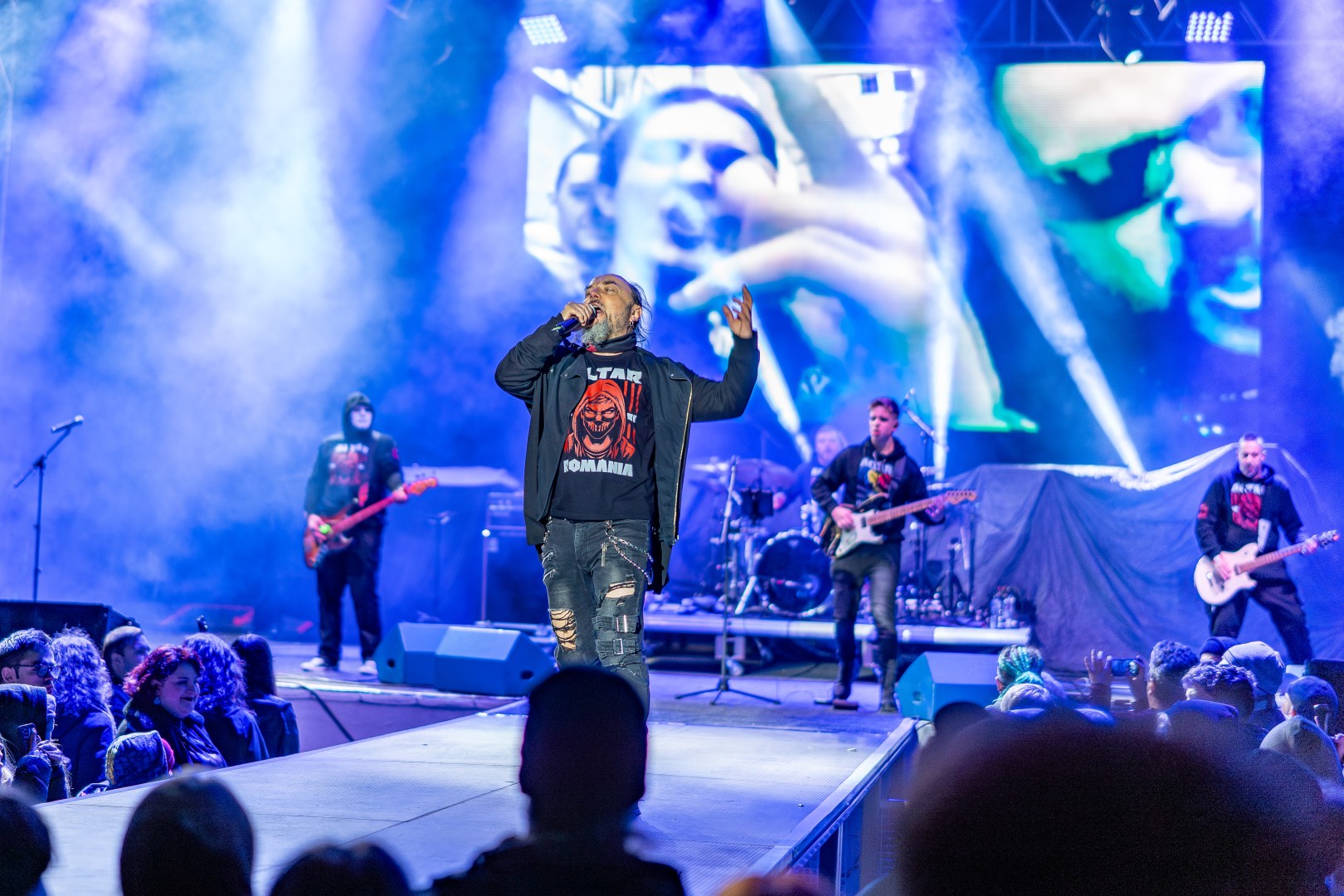Altar in Bucharest on October 4, 2025 (970d0df0df)