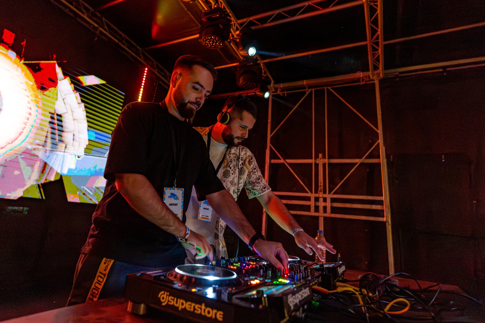 Andu Simion & Tea Bee in Ploiesti on September 7, 2025 (1fea356928) Andu Simion & Tea Bee in Ploiesti on September 7, 2025 (1fea356928)