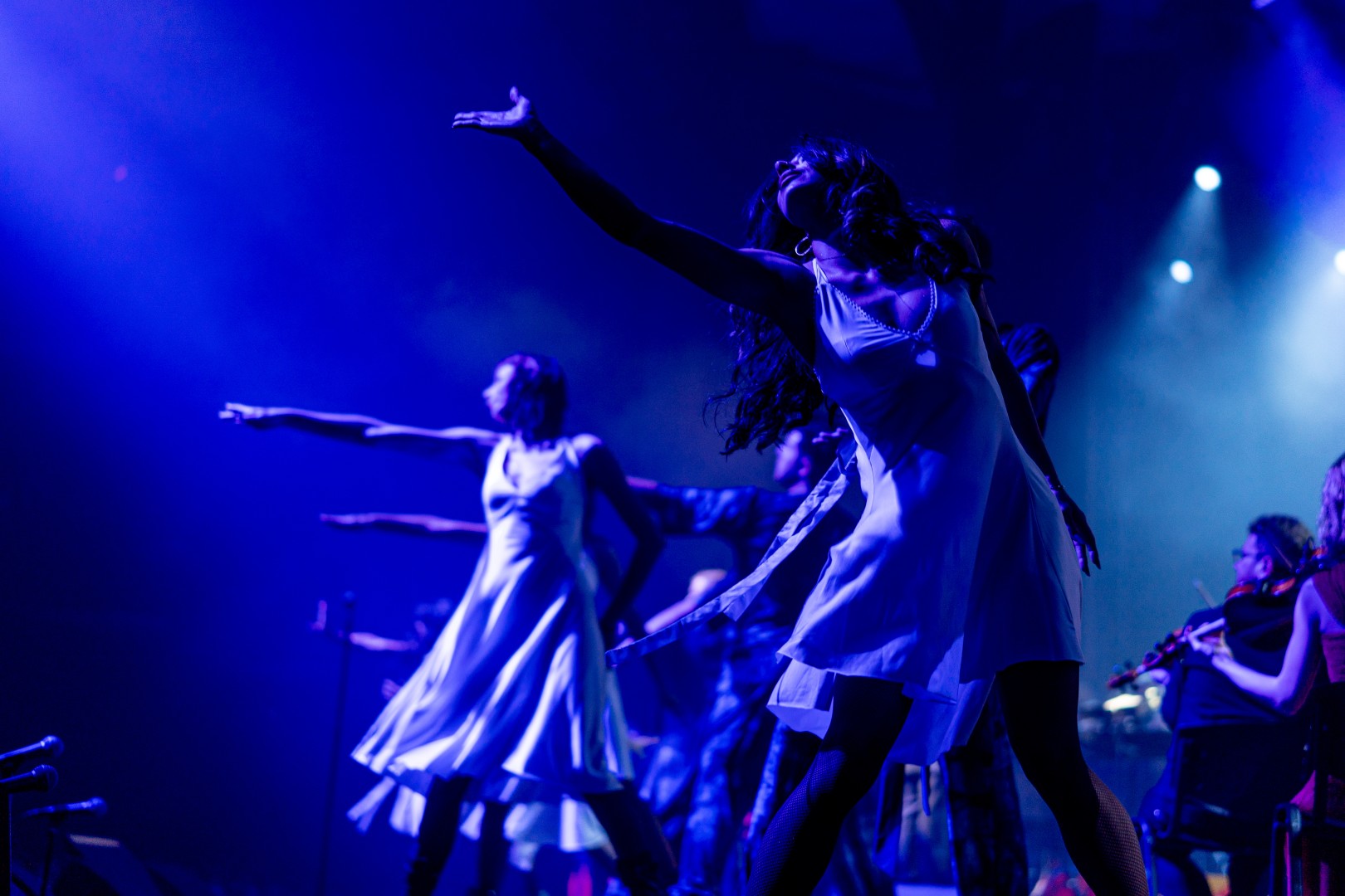 Dancers in Bucharest on November 11, 2025 (8b1d1a3534)