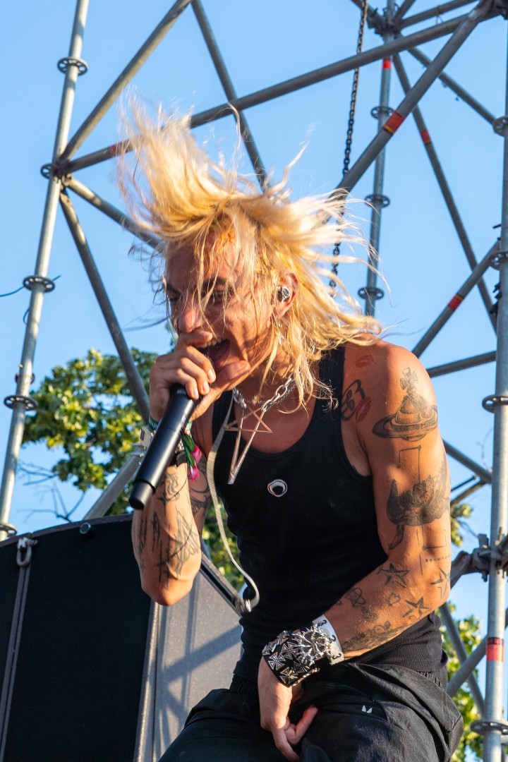 IDK in Bucharest on July 6, 2025 (caabf89128)