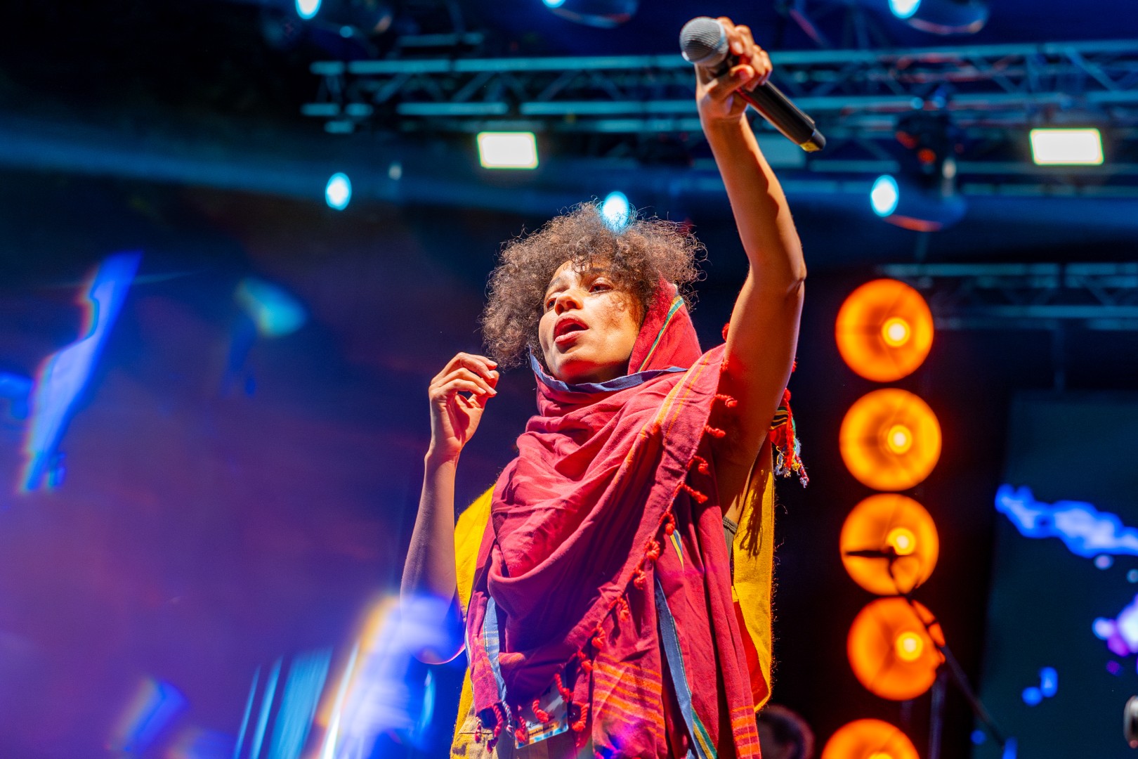 Nneka in Ploiesti on September 6, 2025 (64ab456824)