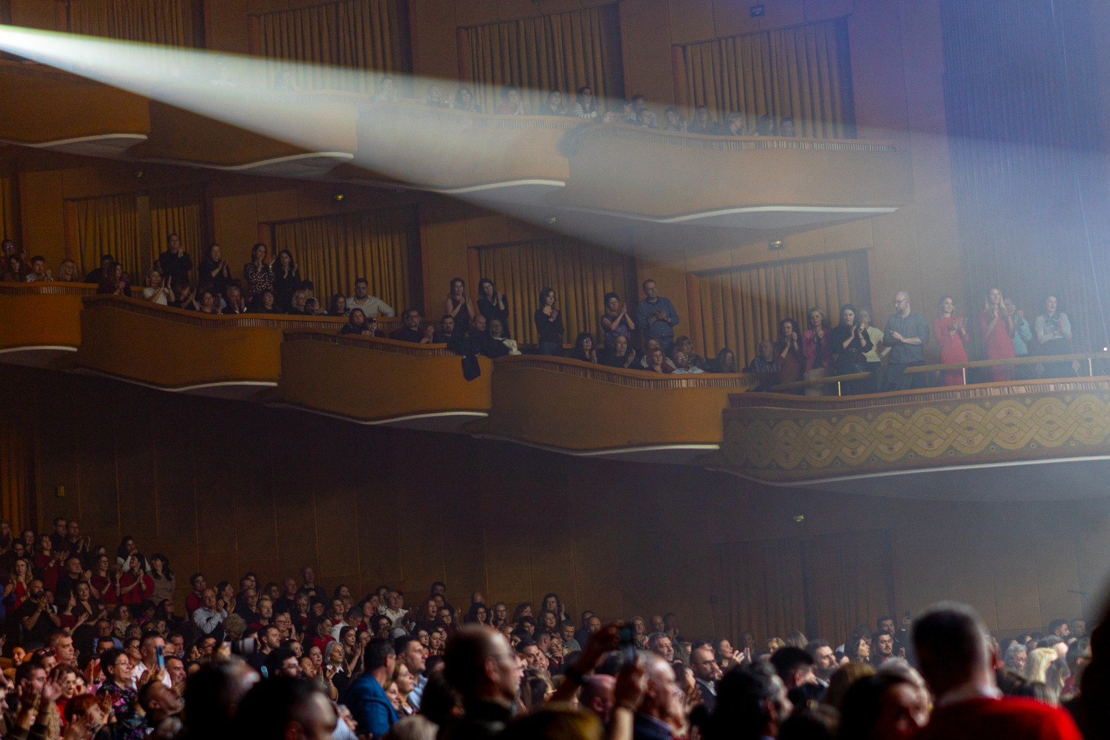 Public in Bucharest on November 11, 2025 (372b13ffe6)