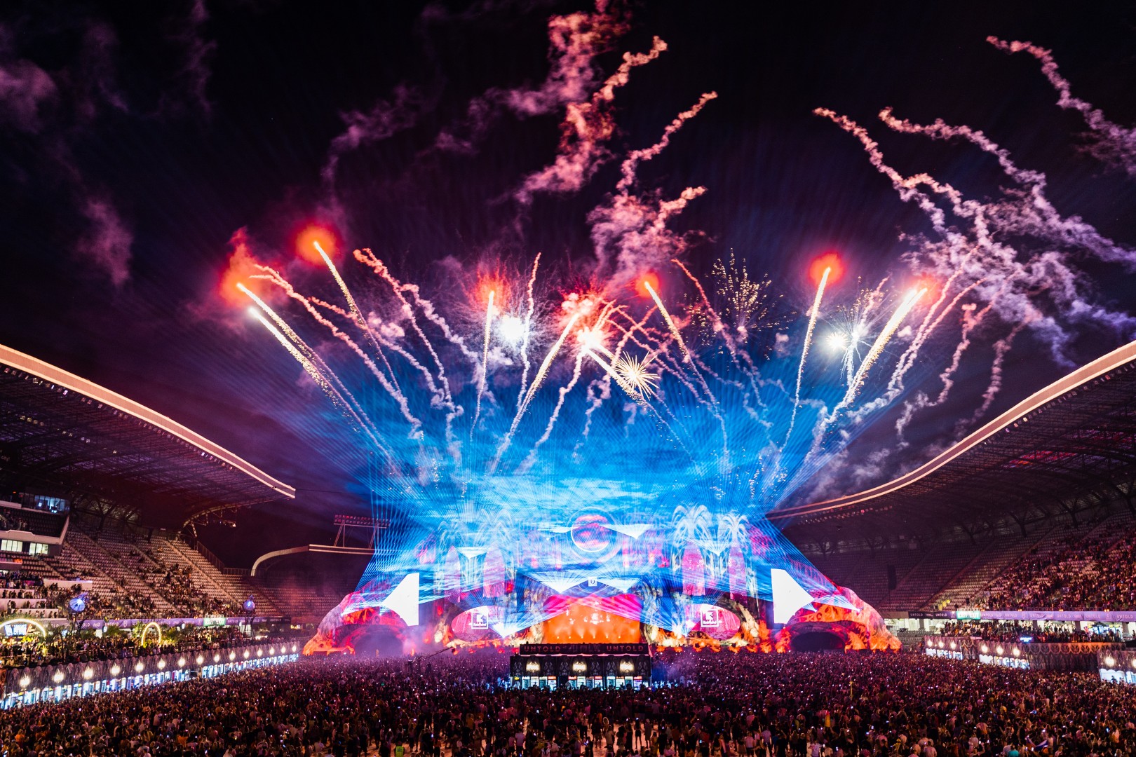Fireworks at Cluj Arena in Cluj-Napoca on August 5, 2022 (27417ff583)