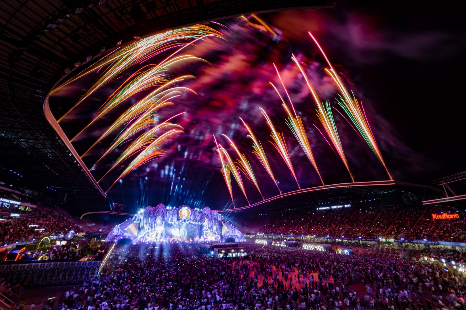 Fireworks at Cluj Arena in Cluj-Napoca on August 8, 2022 (47093a9429)