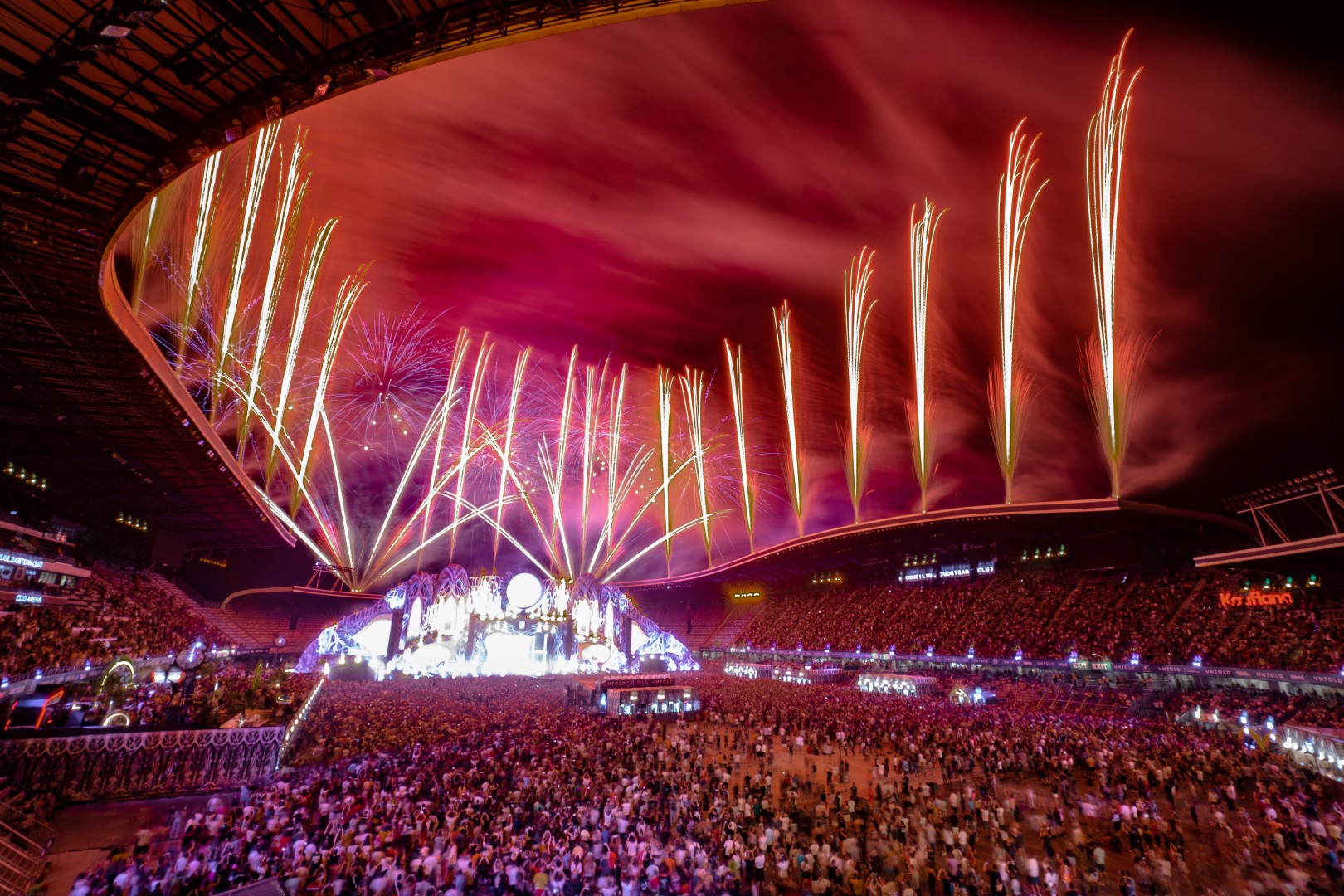 Fireworks at Cluj Arena in Cluj-Napoca on August 8, 2022 (dfd721942d)