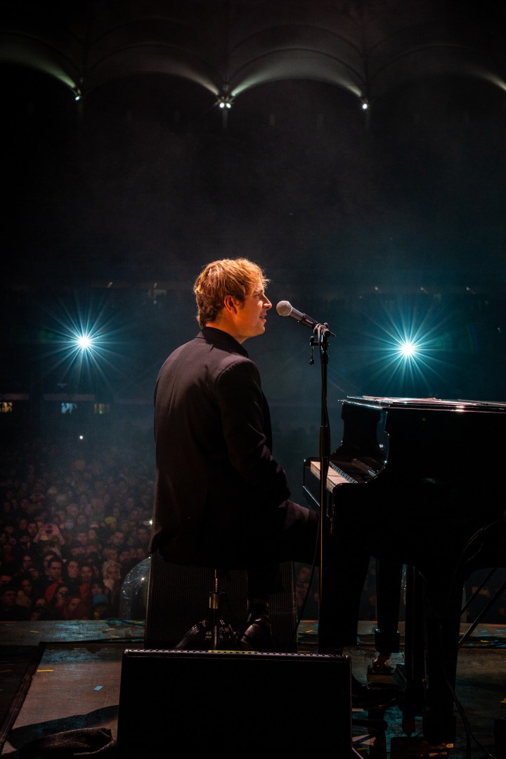 Tom Odell at National Arena in Bucharest on March 12, 2022 (98fe391f81)