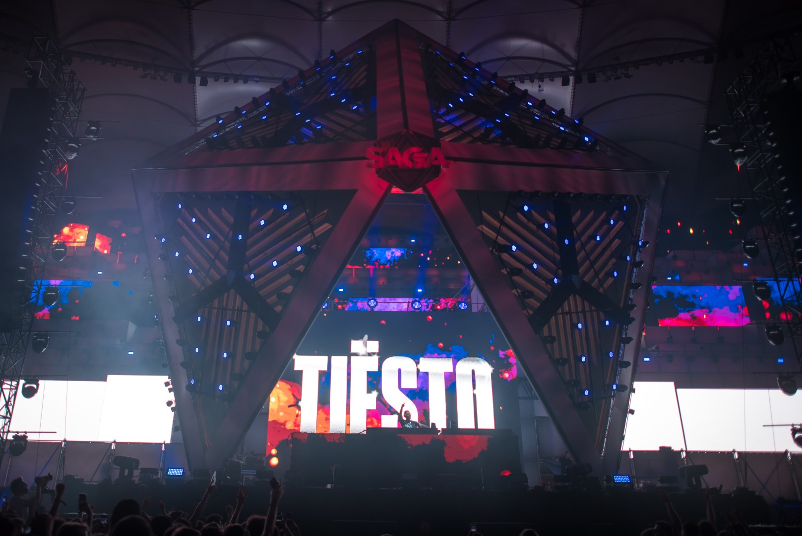 Tiësto at National Arena in Bucharest on June 5, 2022 (bad8a32e87)